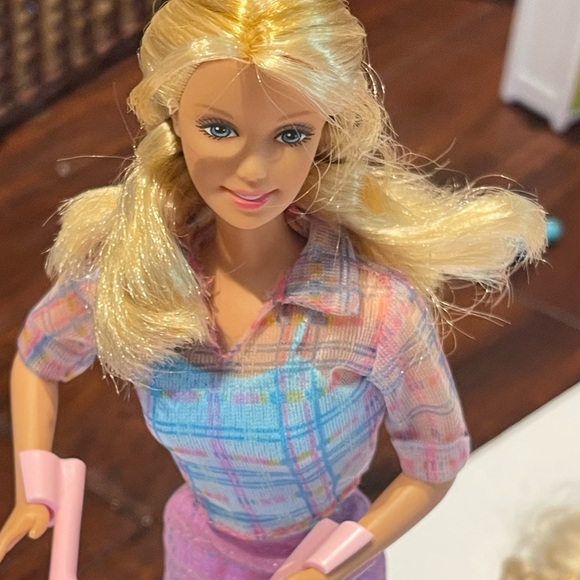 Walking Barbie & baby sister Krissy Doll with talking bassinet on Stroller - Picture 2 of 16